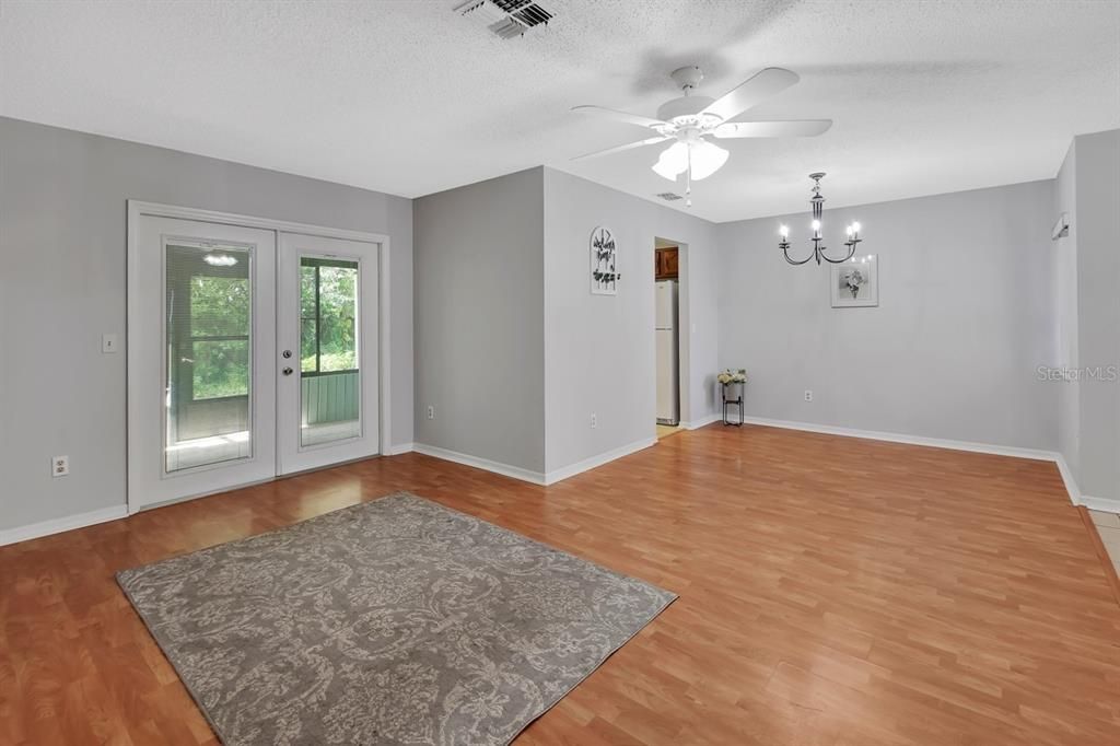 待售: $135,000 (1 贝兹, 1 浴室, 836 平方英尺)