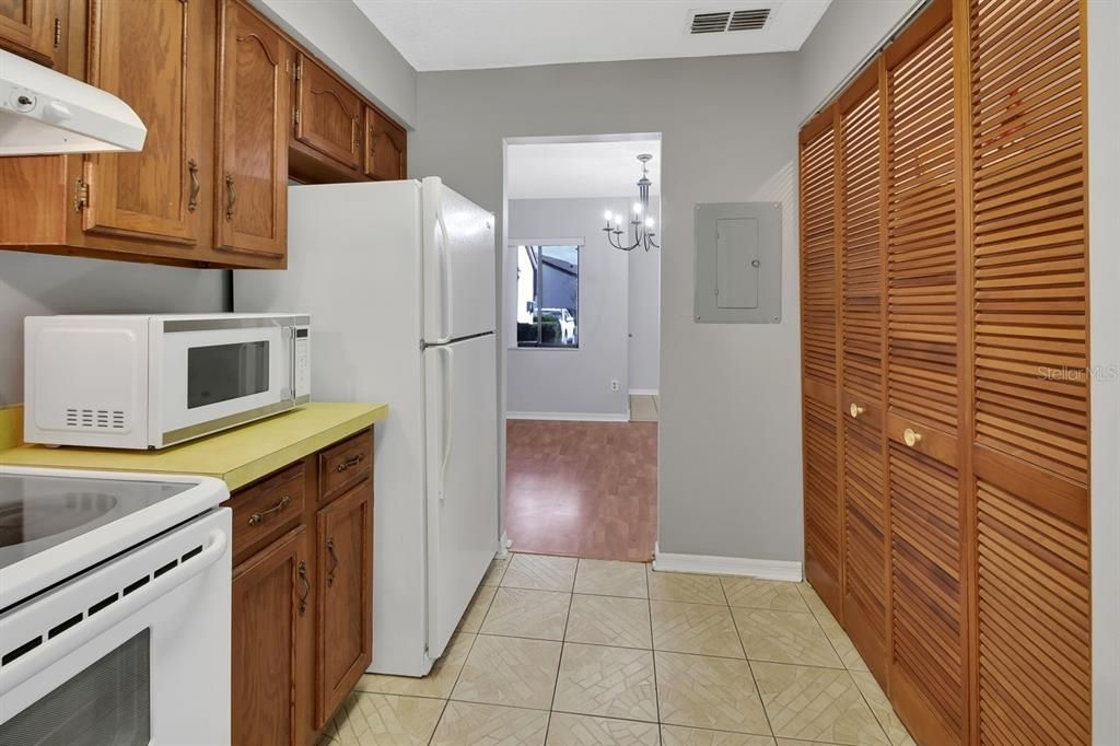 待售: $135,000 (1 贝兹, 1 浴室, 836 平方英尺)