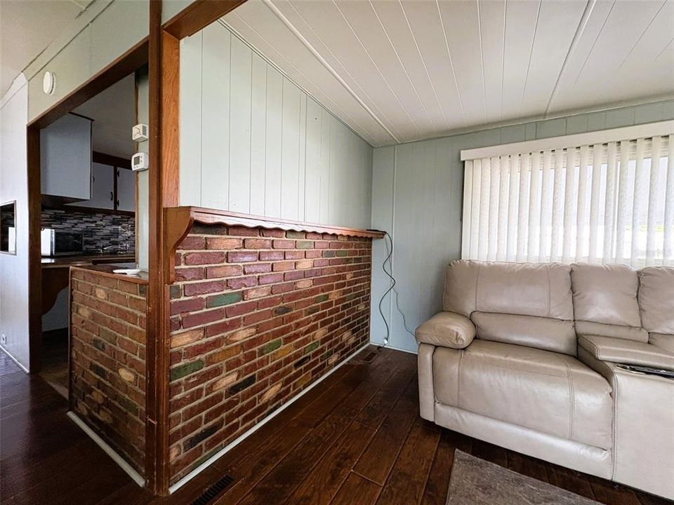 For Sale: $84,500 (1 beds, 1 baths, 630 Square Feet)