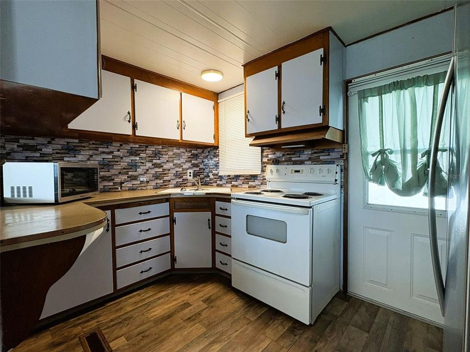 For Sale: $84,500 (1 beds, 1 baths, 630 Square Feet)