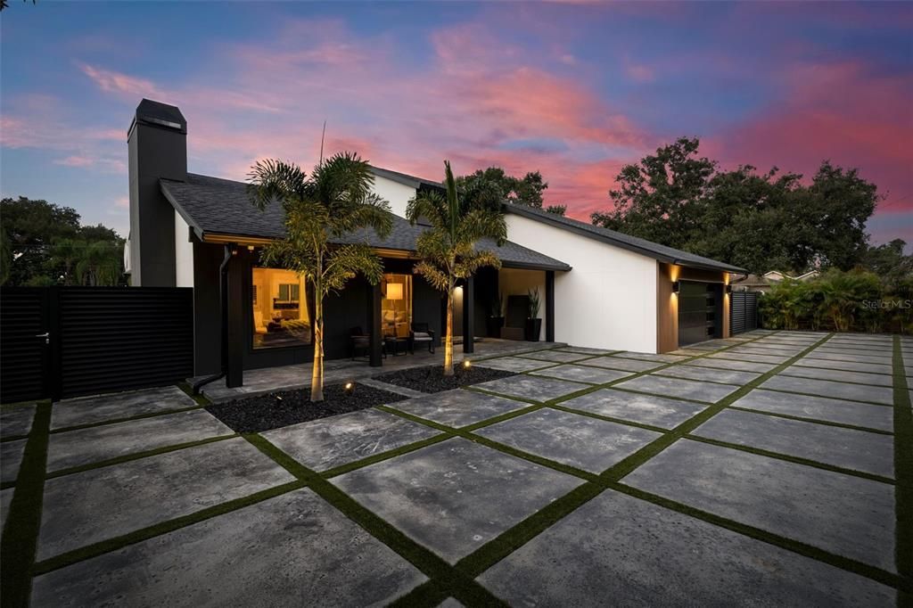 For Sale: $1,640,000 (5 beds, 3 baths, 2772 Square Feet)