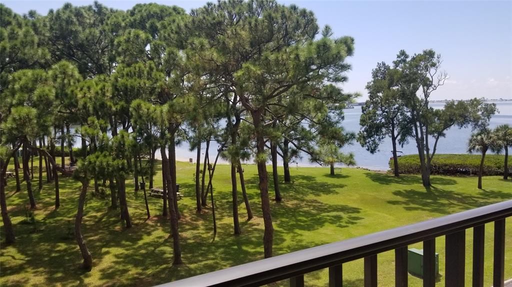 For Rent: $2,500 (2 beds, 2 baths, 1185 Square Feet)