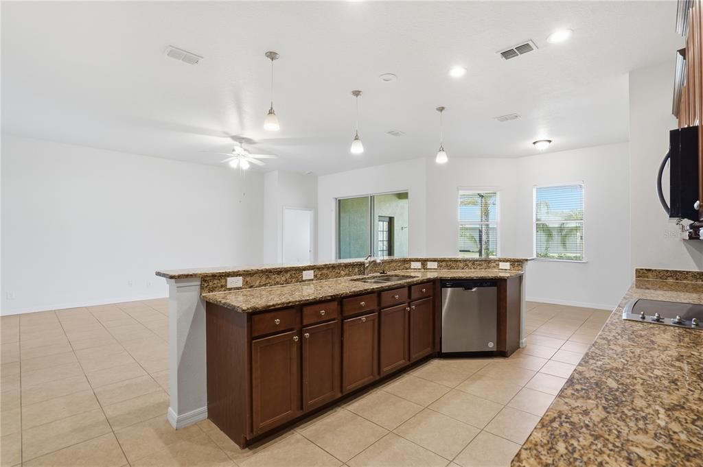 待售: $515,000 (4 贝兹, 3 浴室, 3117 平方英尺)