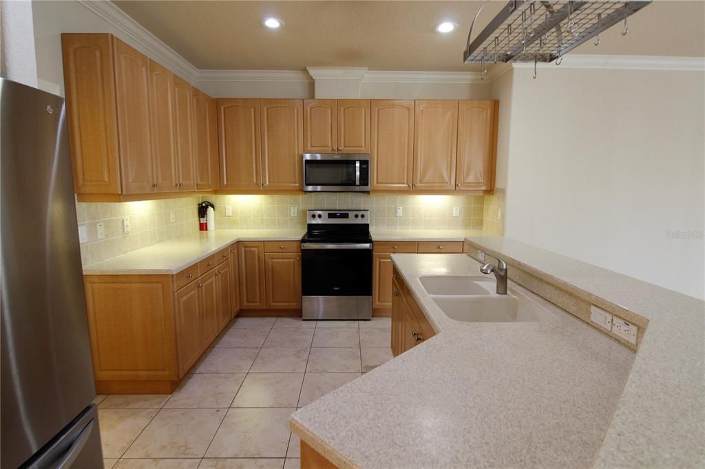 На продажу: $610,000 (4 спален, 2 ванн, 2535 Квадратных фут)