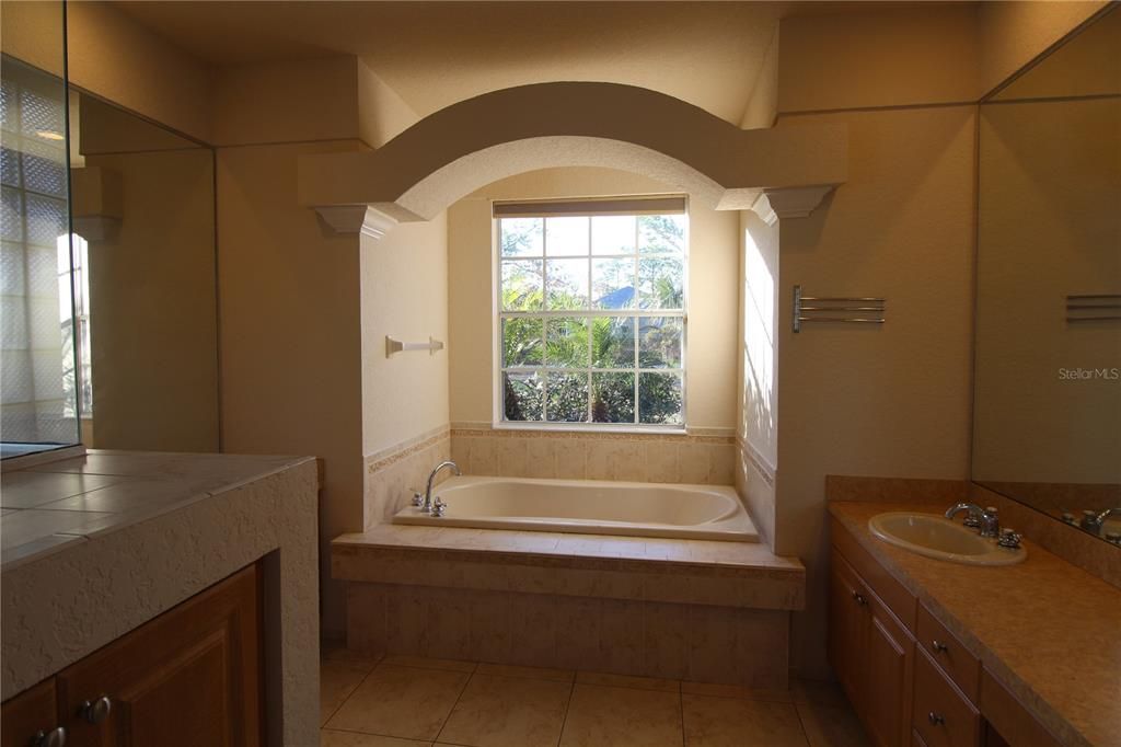 На продажу: $610,000 (4 спален, 2 ванн, 2535 Квадратных фут)