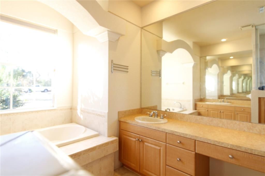 На продажу: $610,000 (4 спален, 2 ванн, 2535 Квадратных фут)