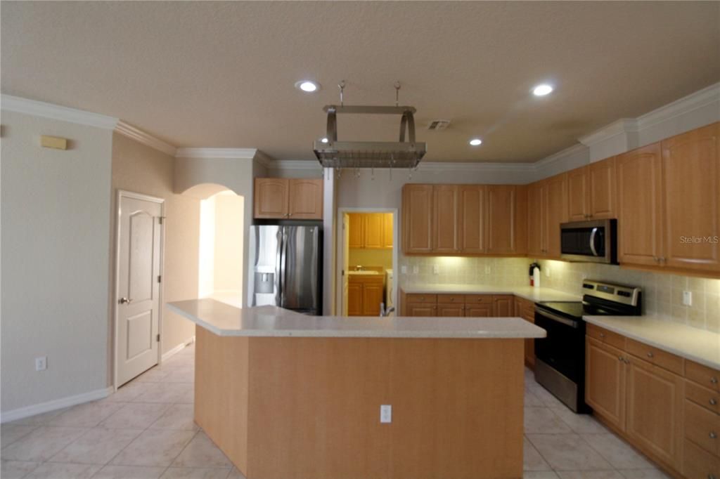 На продажу: $610,000 (4 спален, 2 ванн, 2535 Квадратных фут)