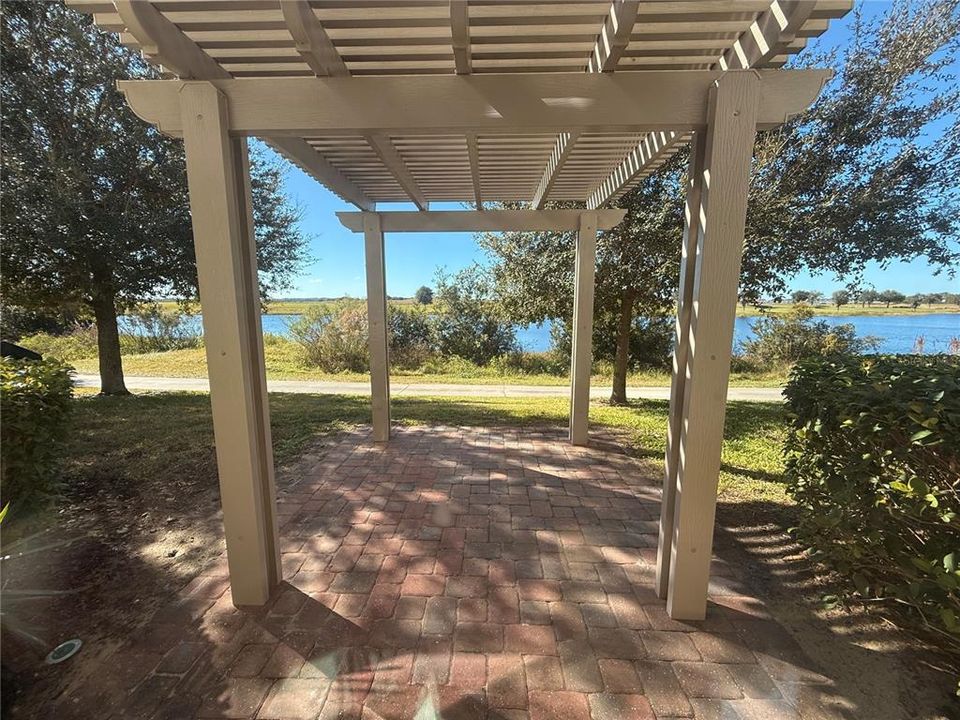 For Rent: $2,000 (3 beds, 2 baths, 1828 Square Feet)