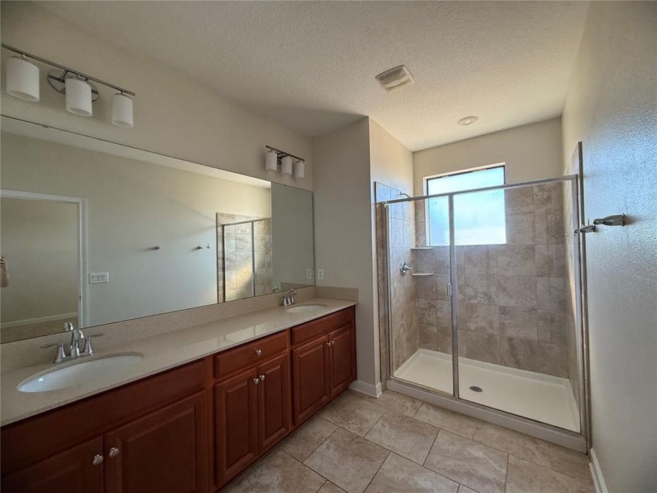 For Rent: $2,000 (3 beds, 2 baths, 1828 Square Feet)