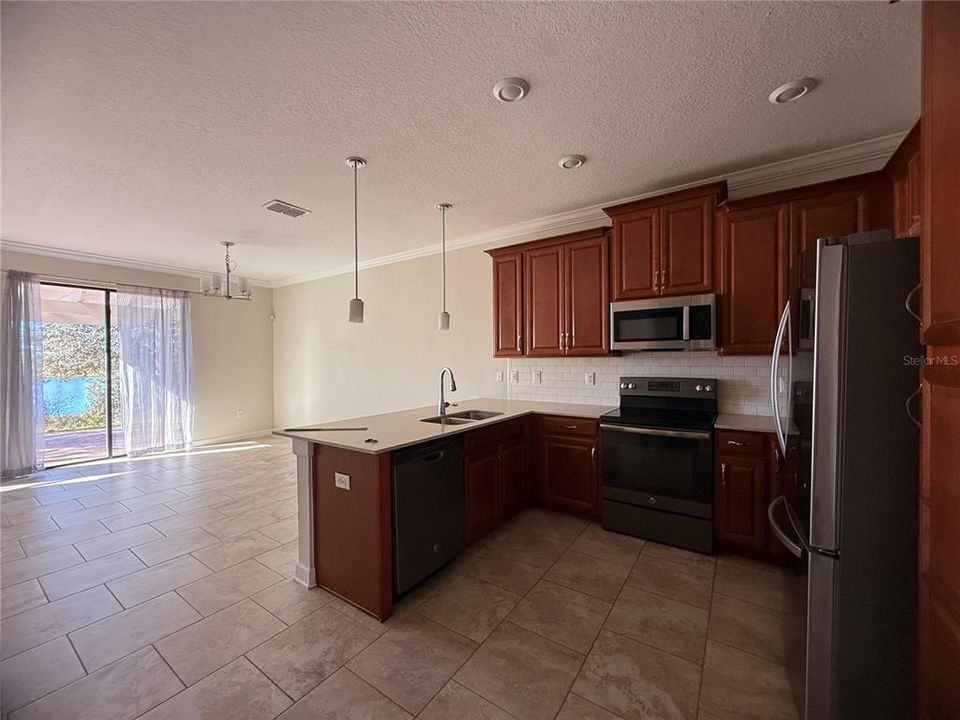 For Rent: $2,000 (3 beds, 2 baths, 1828 Square Feet)