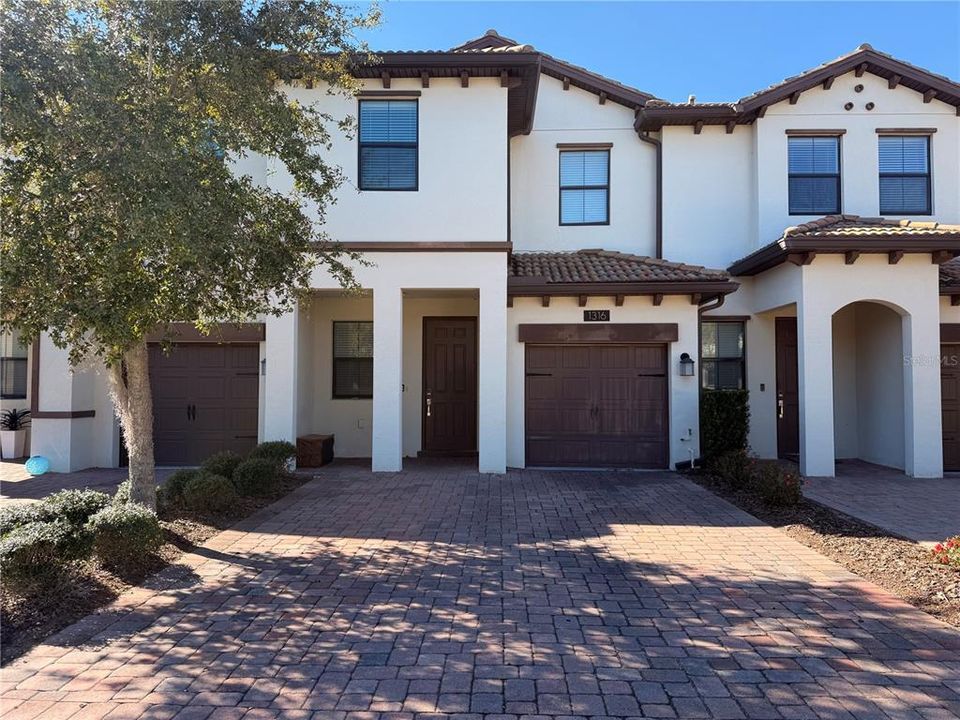 For Rent: $2,000 (3 beds, 2 baths, 1828 Square Feet)