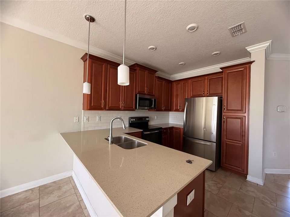 For Rent: $2,000 (3 beds, 2 baths, 1828 Square Feet)