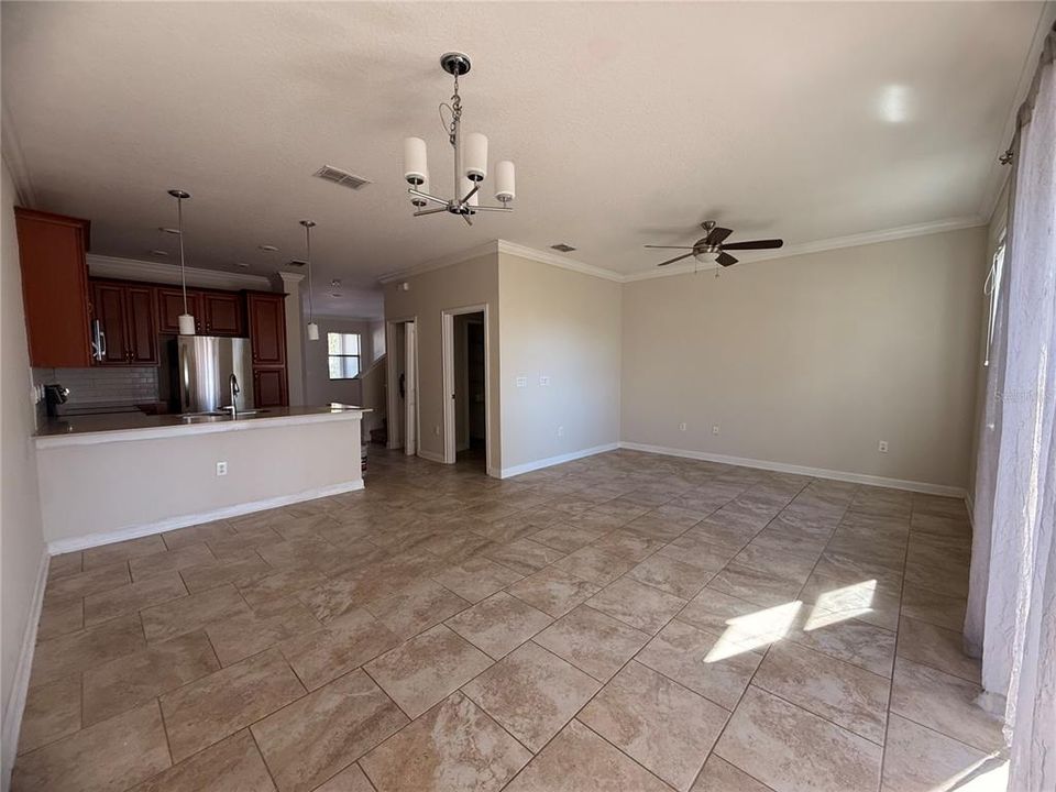 For Rent: $2,000 (3 beds, 2 baths, 1828 Square Feet)