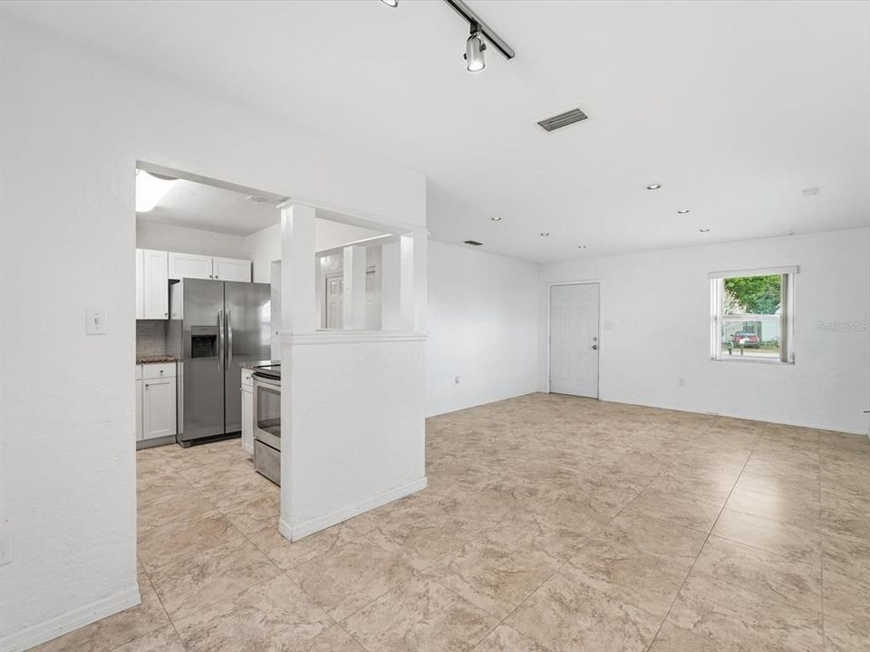 待售: $199,900 (3 贝兹, 2 浴室, 1605 平方英尺)