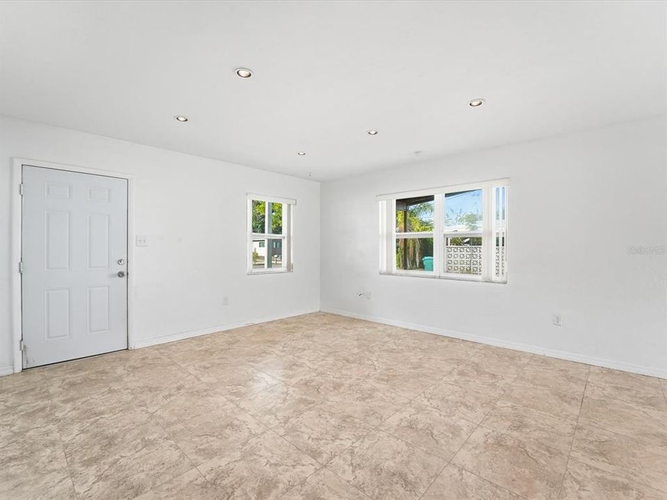 待售: $199,900 (3 贝兹, 2 浴室, 1605 平方英尺)