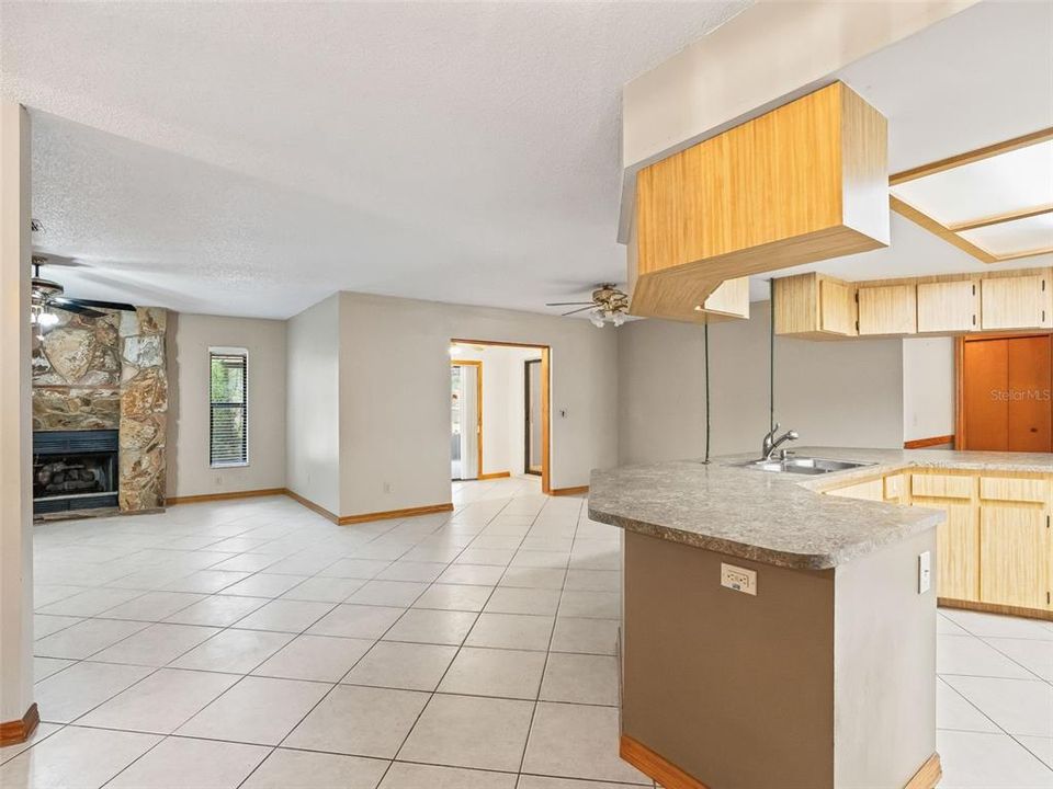 На продажу: $560,000 (2 спален, 2 ванн, 1549 Квадратных фут)