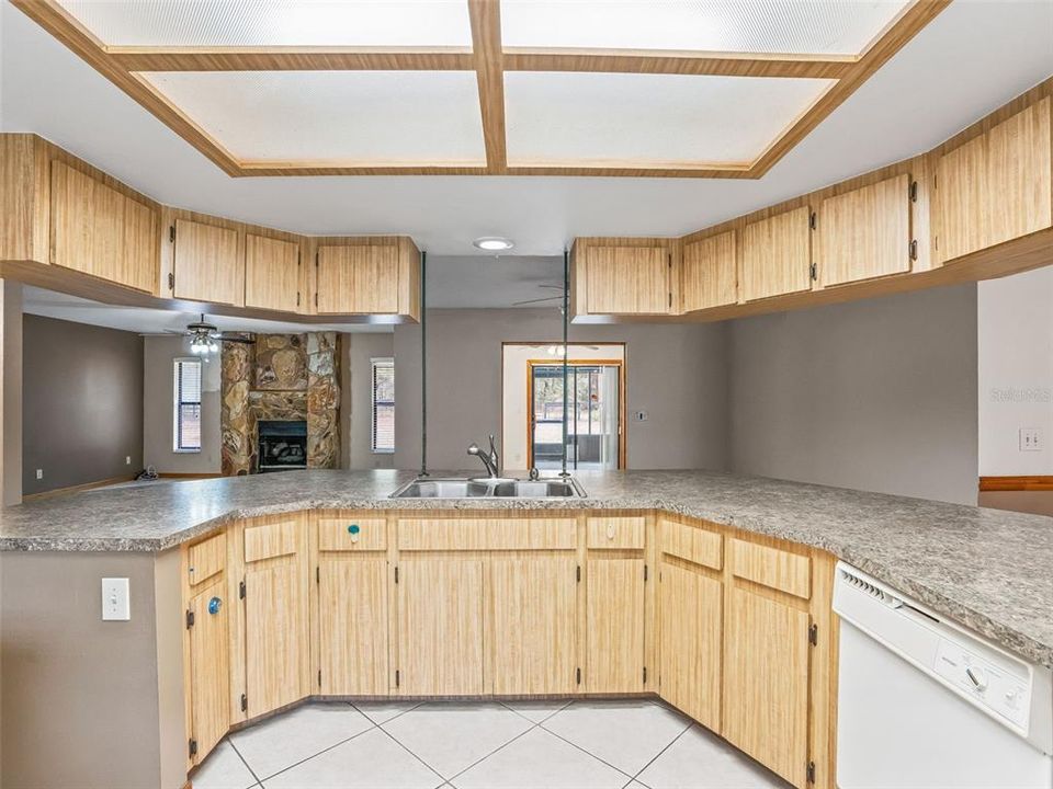 На продажу: $560,000 (2 спален, 2 ванн, 1549 Квадратных фут)