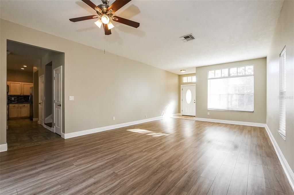 For Rent: $2,795 (4 beds, 2 baths, 2572 Square Feet)