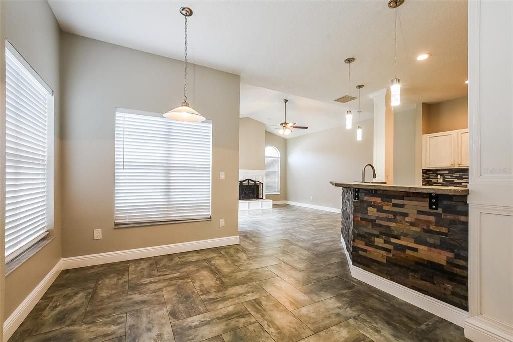 For Rent: $2,795 (4 beds, 2 baths, 2572 Square Feet)