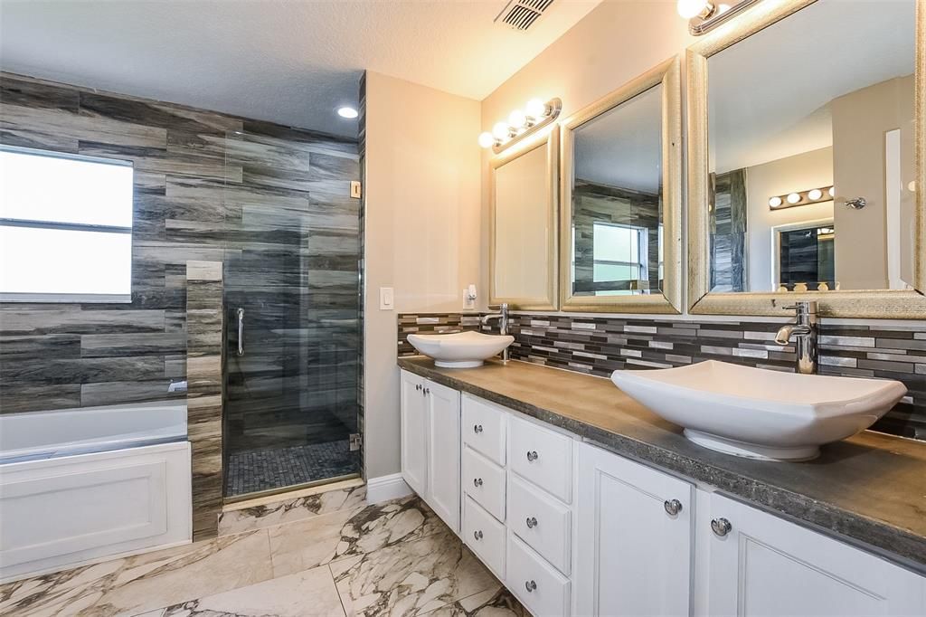 For Rent: $2,795 (4 beds, 2 baths, 2572 Square Feet)