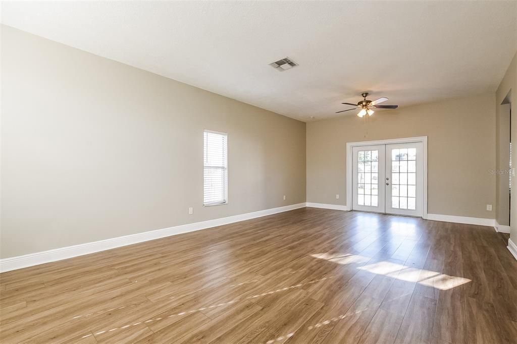 For Rent: $2,795 (4 beds, 2 baths, 2572 Square Feet)