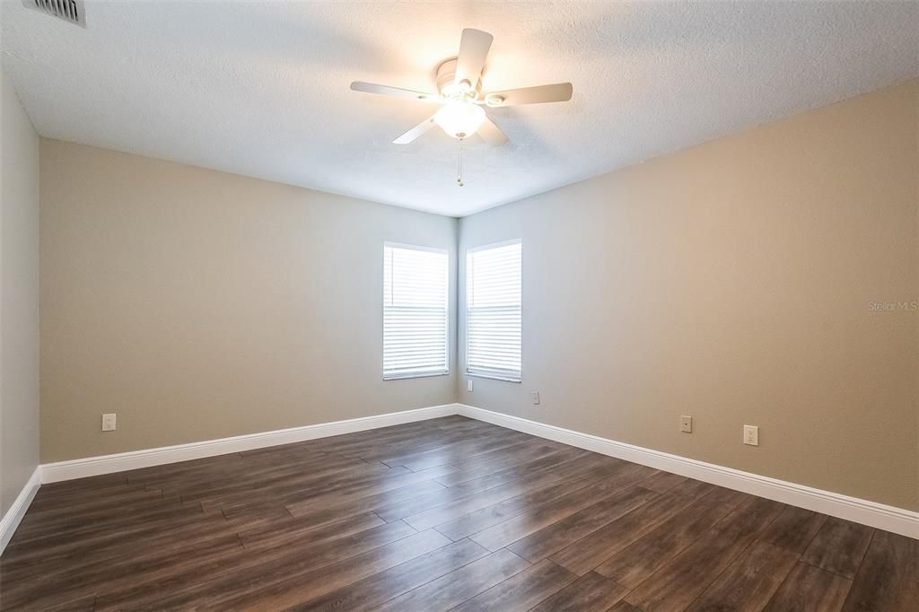 For Rent: $2,795 (4 beds, 2 baths, 2572 Square Feet)