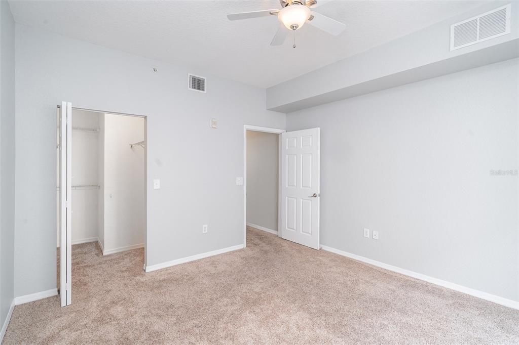For Rent: $1,800 (1 beds, 1 baths, 804 Square Feet)
