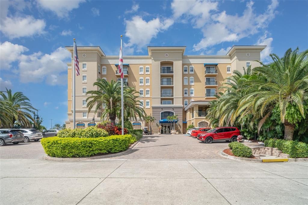 For Rent: $1,800 (1 beds, 1 baths, 804 Square Feet)