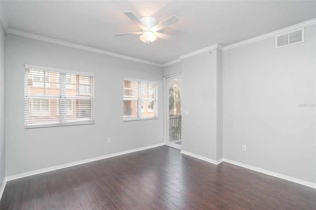 For Rent: $1,800 (1 beds, 1 baths, 804 Square Feet)