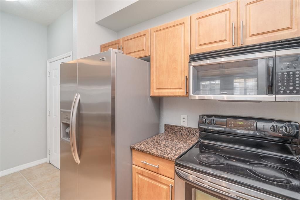 For Rent: $1,800 (1 beds, 1 baths, 804 Square Feet)