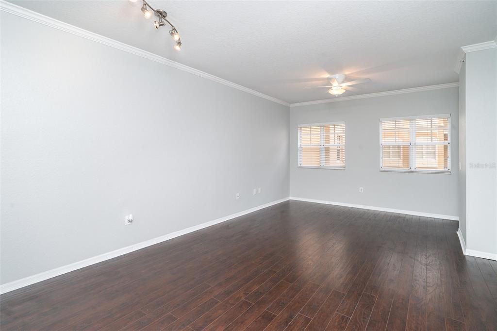 For Rent: $1,800 (1 beds, 1 baths, 804 Square Feet)