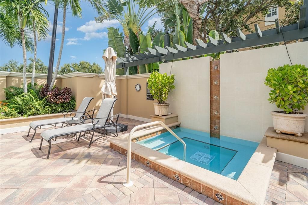 For Rent: $1,800 (1 beds, 1 baths, 804 Square Feet)