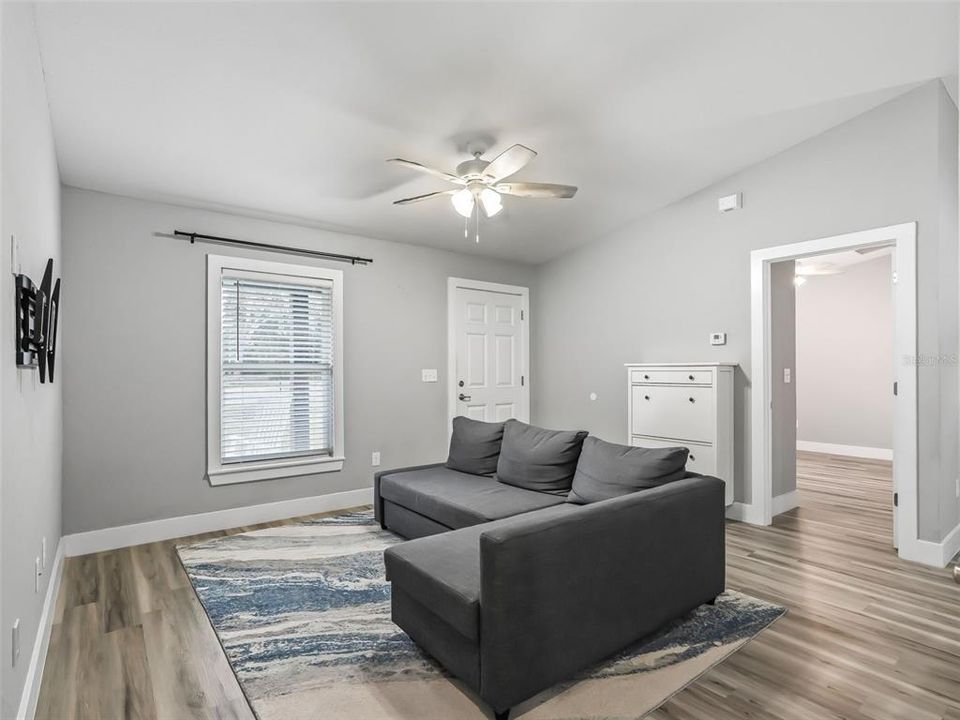 For Sale: $264,900 (3 beds, 2 baths, 1053 Square Feet)