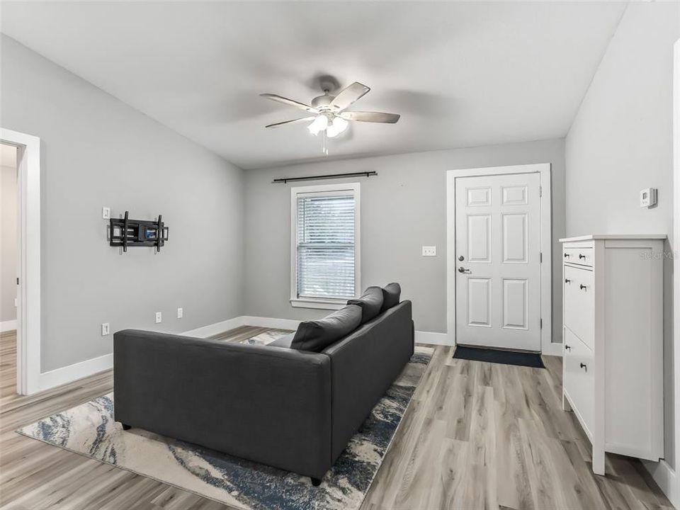 For Sale: $264,900 (3 beds, 2 baths, 1053 Square Feet)