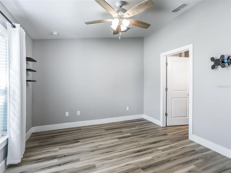 For Sale: $264,900 (3 beds, 2 baths, 1053 Square Feet)