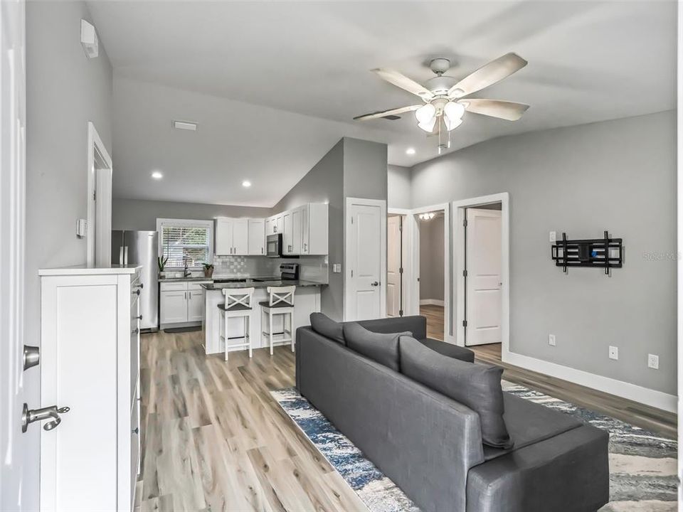 For Sale: $264,900 (3 beds, 2 baths, 1053 Square Feet)