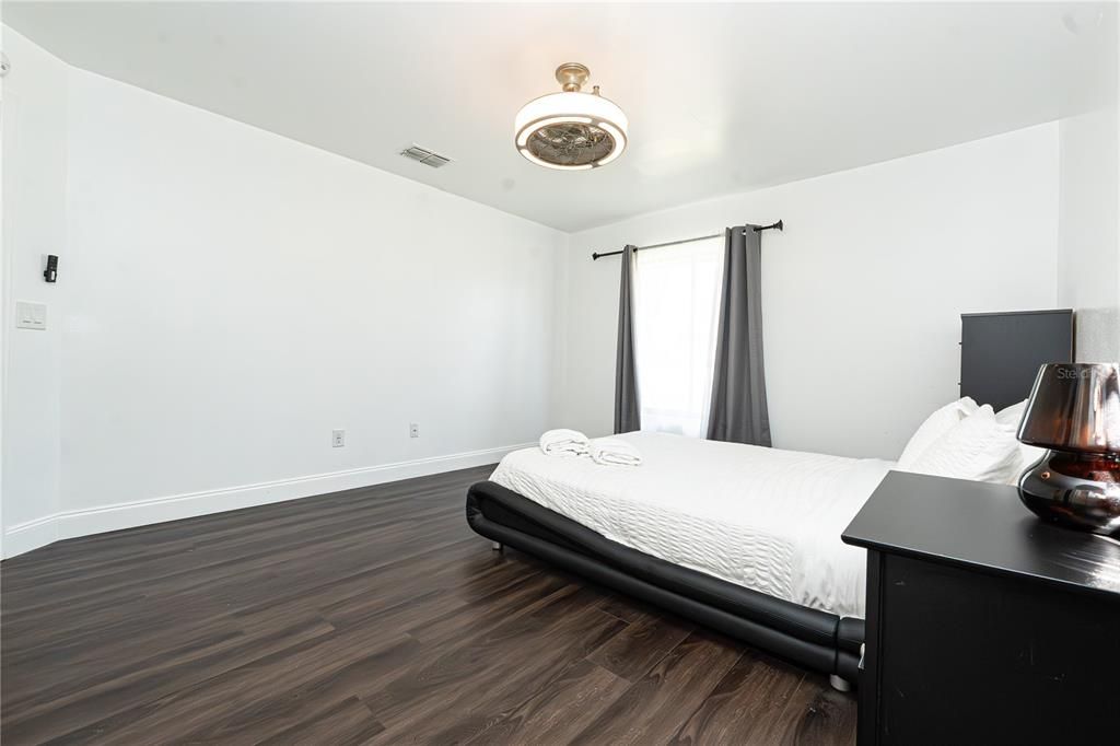 В аренду: $2,800 (4 спален, 2 ванн, 1727 Квадратных фут)