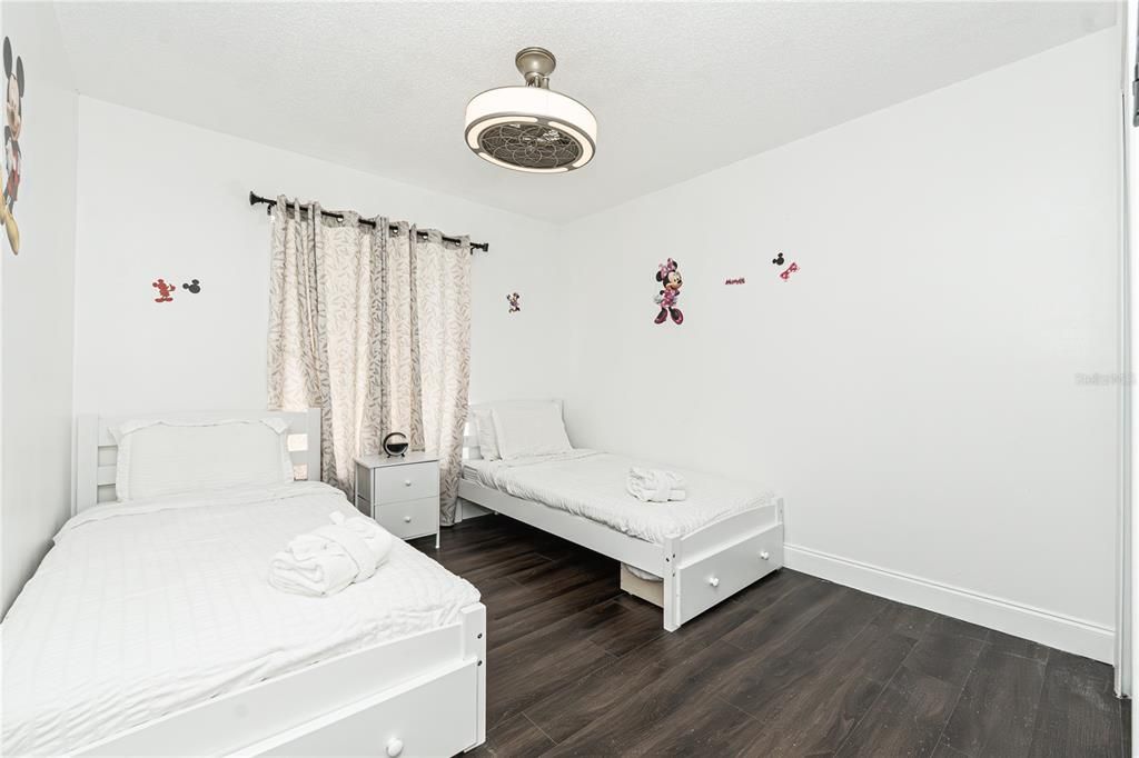 В аренду: $2,800 (4 спален, 2 ванн, 1727 Квадратных фут)