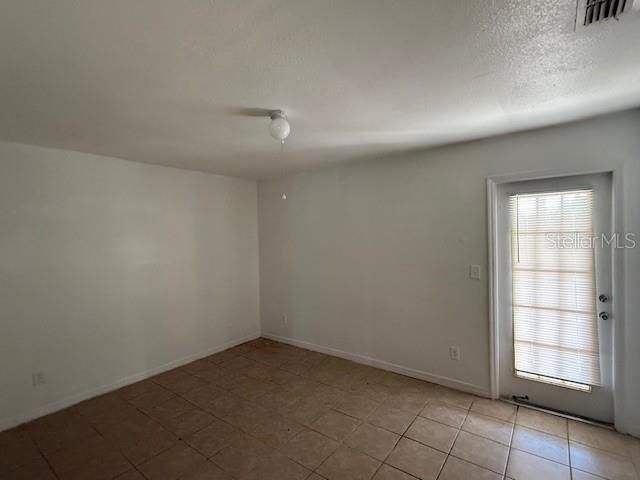 出租: $1,300 (2 贝兹, 2 浴室, 969 平方英尺)