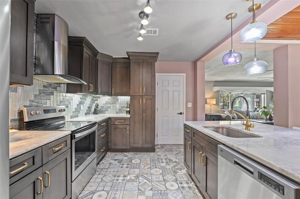 For Sale: $399,000 (4 beds, 2 baths, 1836 Square Feet)