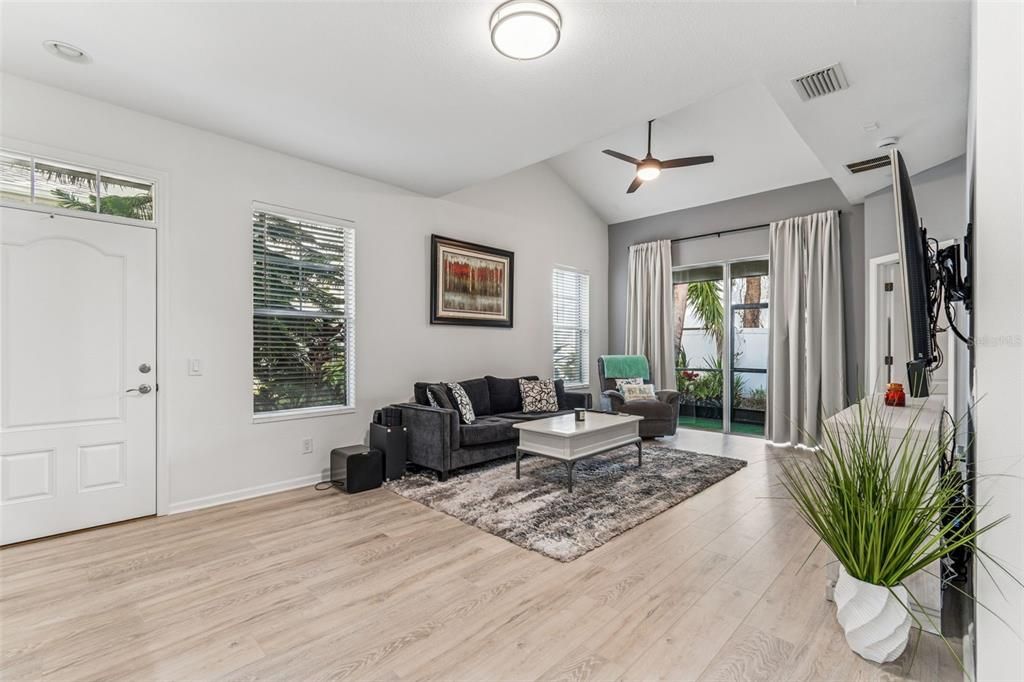 For Rent: $3,200 (3 beds, 2 baths, 1990 Square Feet)