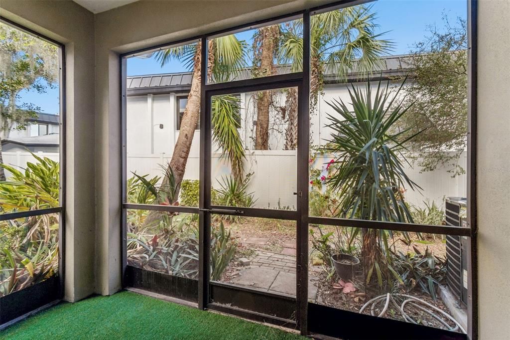 For Rent: $3,200 (3 beds, 2 baths, 1990 Square Feet)