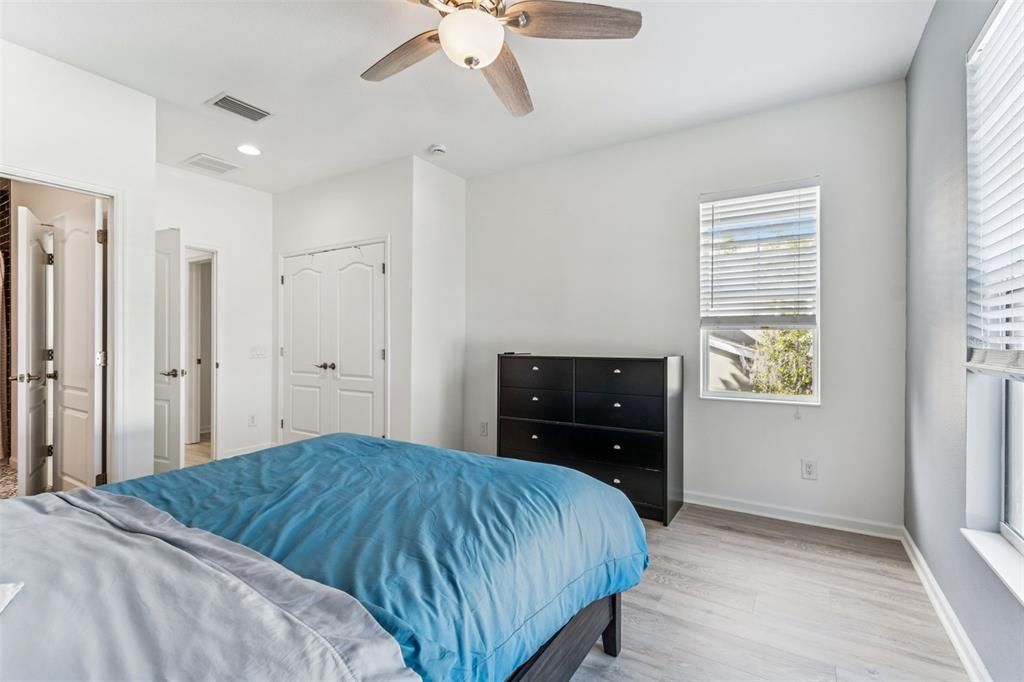 For Rent: $3,200 (3 beds, 2 baths, 1990 Square Feet)