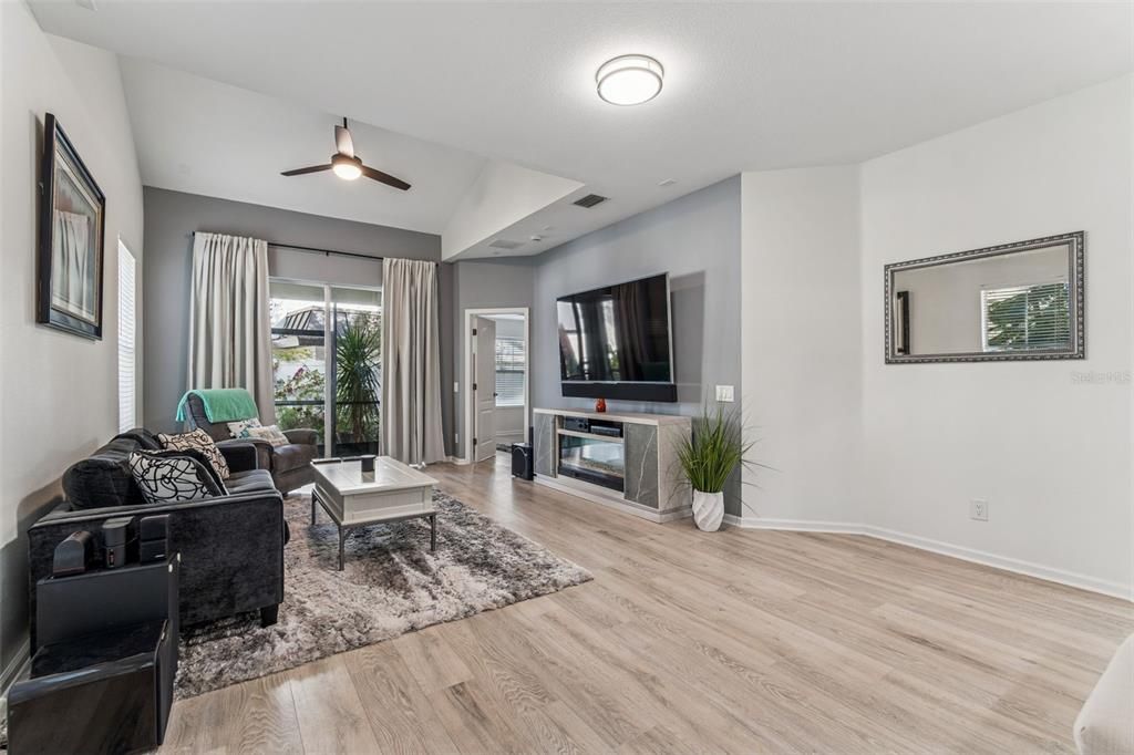 For Rent: $3,200 (3 beds, 2 baths, 1990 Square Feet)