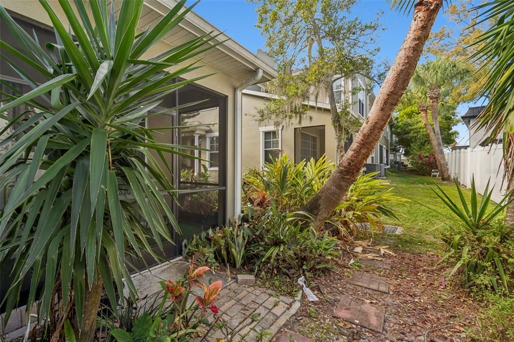 For Rent: $3,200 (3 beds, 2 baths, 1990 Square Feet)