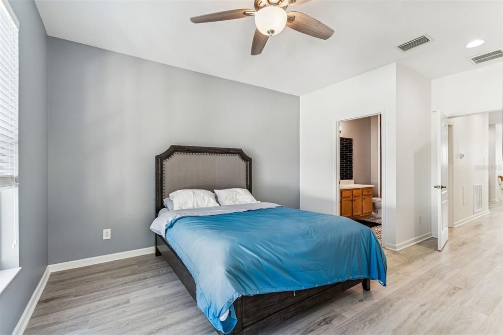 For Rent: $3,200 (3 beds, 2 baths, 1990 Square Feet)