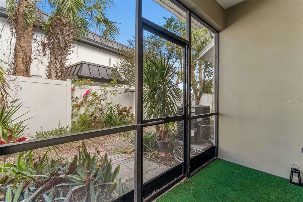 For Rent: $3,200 (3 beds, 2 baths, 1990 Square Feet)