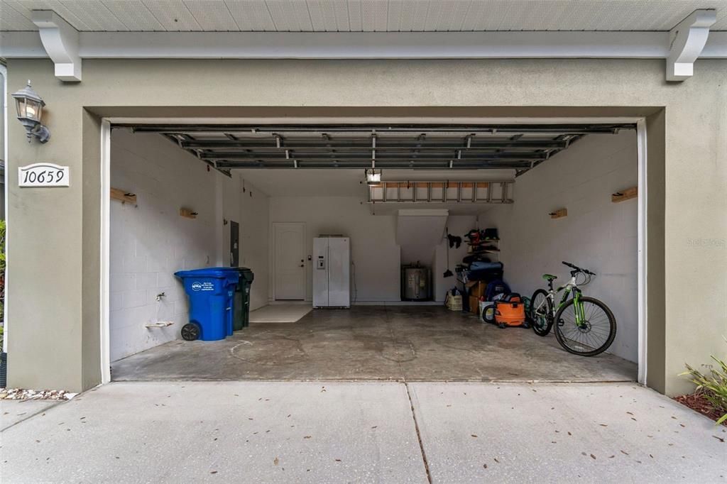 For Rent: $3,200 (3 beds, 2 baths, 1990 Square Feet)