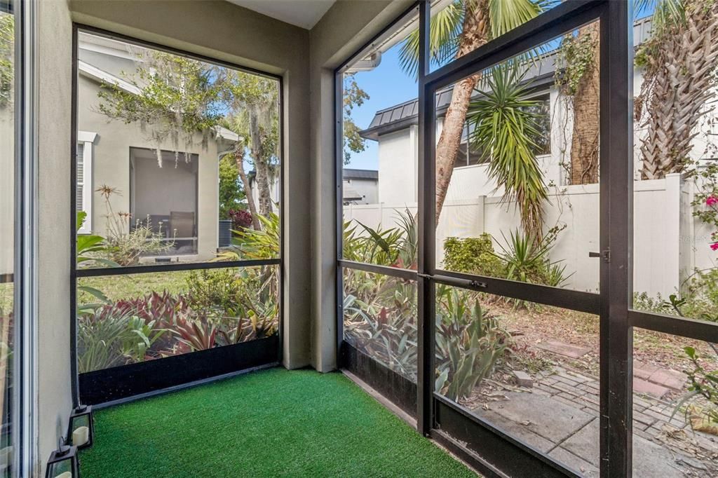 For Rent: $3,200 (3 beds, 2 baths, 1990 Square Feet)