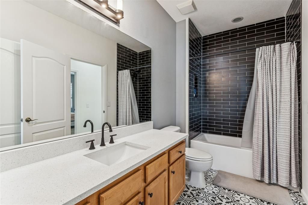 For Rent: $3,200 (3 beds, 2 baths, 1990 Square Feet)